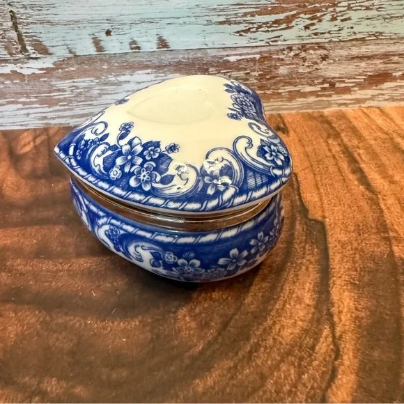 Porcelain Music Trinket Lidded Box Blue and White Plays “I will always love you” - Picture 2 of 9